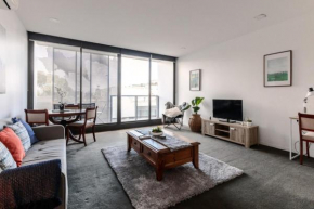 Spacious 1BD in Prahran -50 mtrs to Chapel Street!